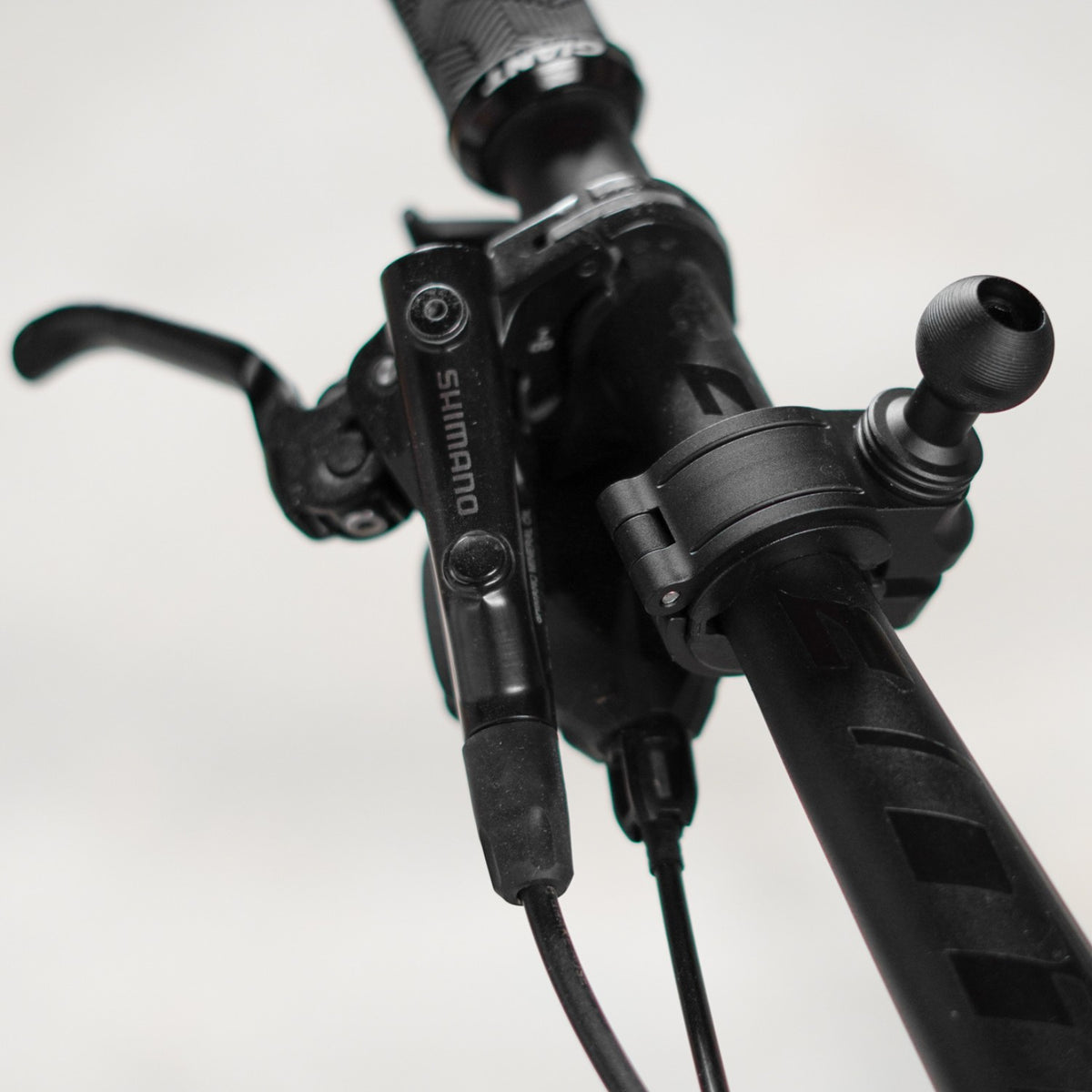 Aluminum Bike Clamp Mount with 20mm Ball – Fits Various Bar Sizes with included Bushings