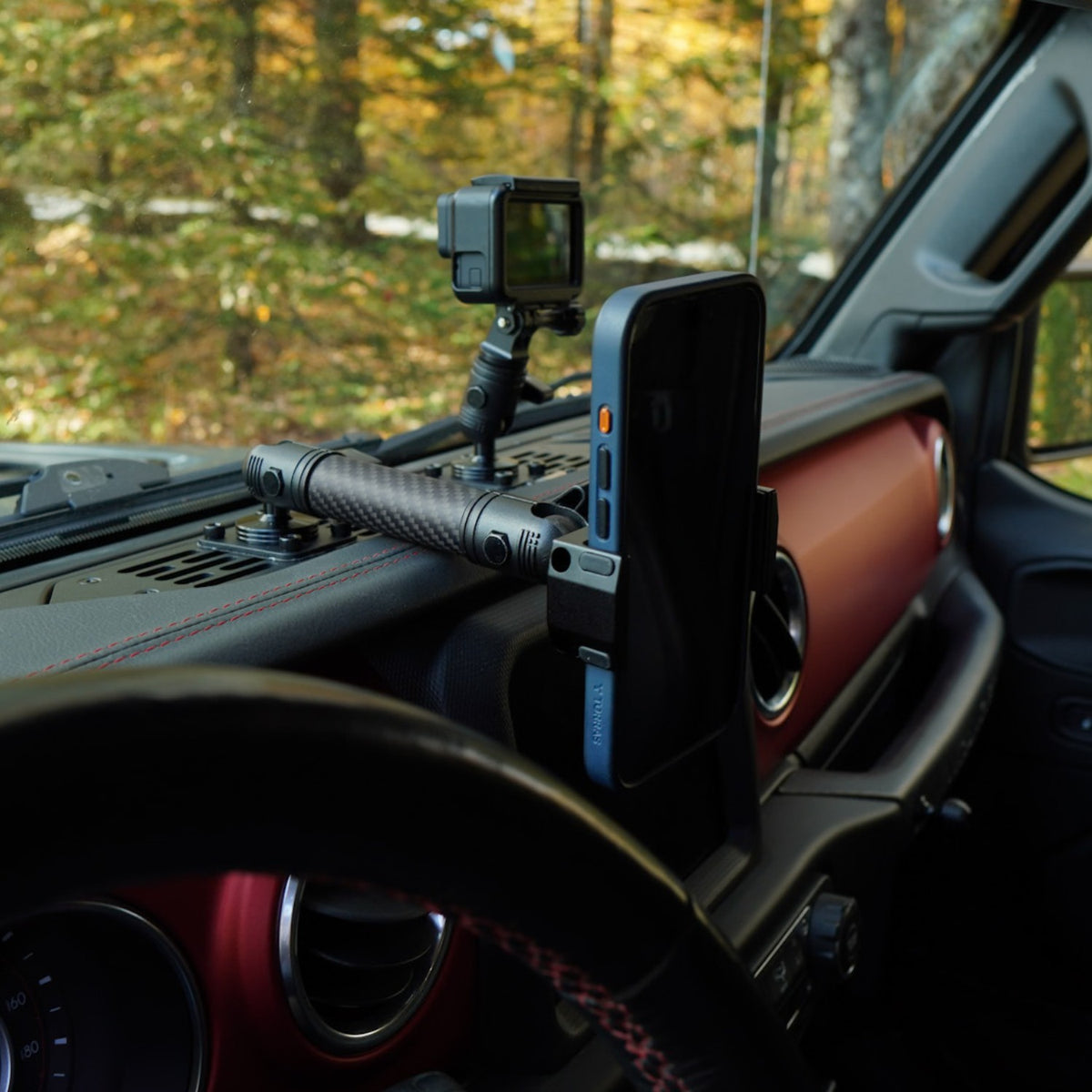 RubiGrid® 2018-2023 Jeep Wrangler JL &amp; 2020-2023 Jeep Gladiator Multi-Device Platform Dash Mount with Black Arms