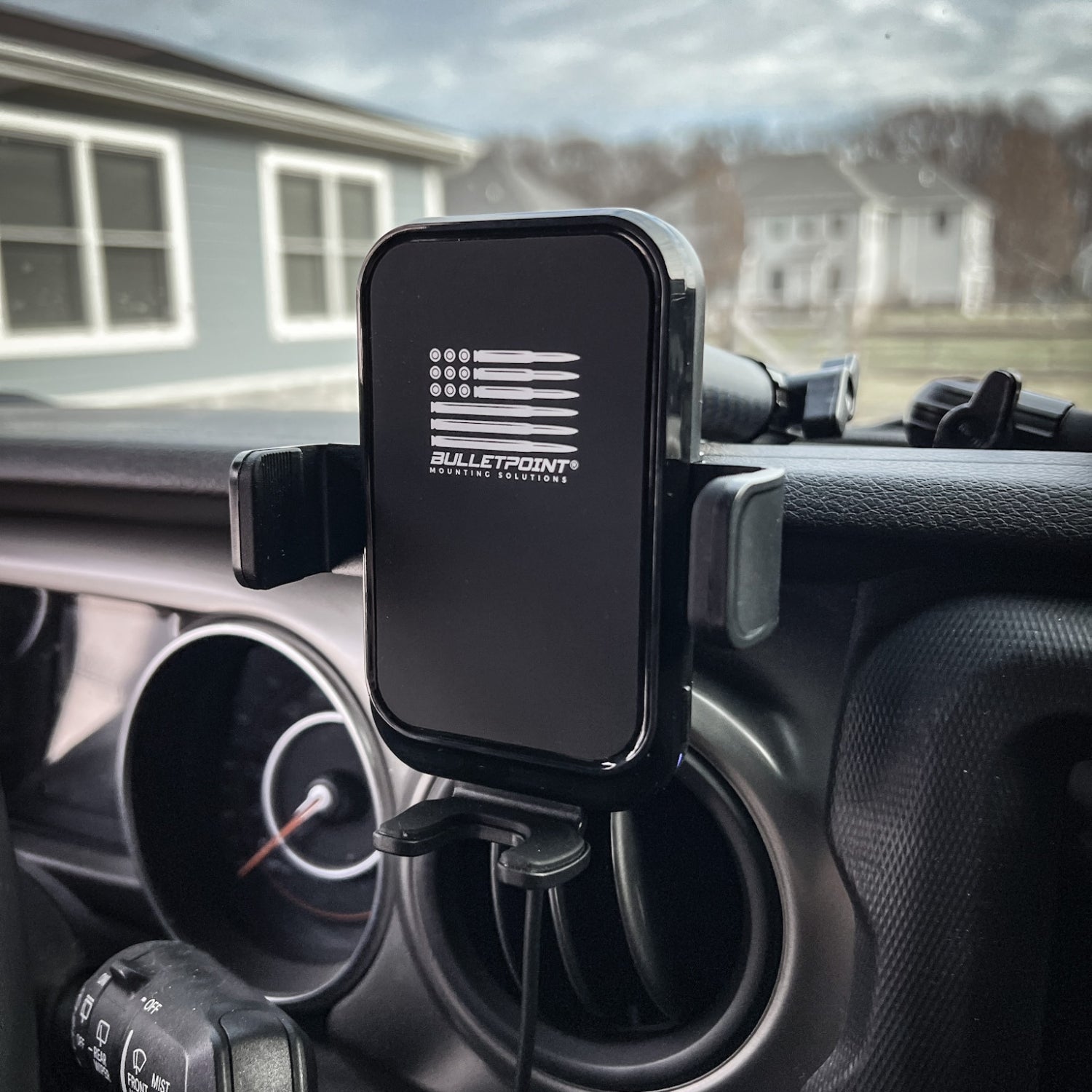 Bulletpoint Wireless Phone Charger with Motorized Cradle